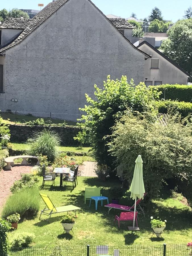 Logis Auv'hôtel Mauriac  Buitenkant foto